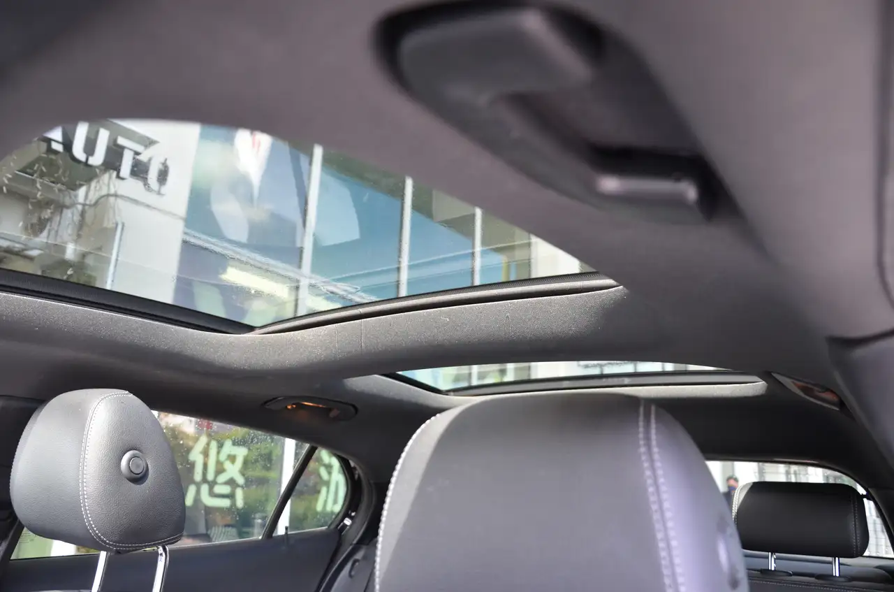 Mercedes-Benz GLA снимка Mercedes-Benz GLA