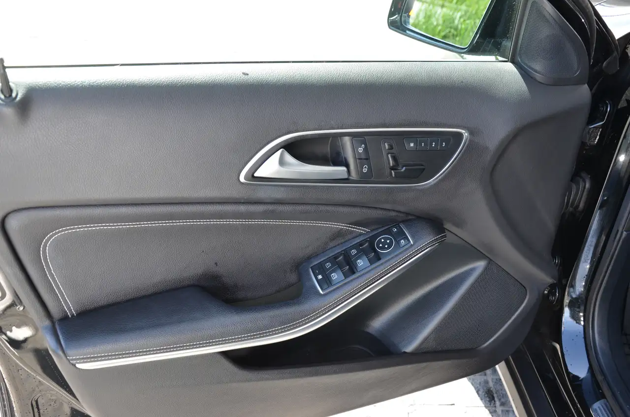 Mercedes-Benz GLA снимка Mercedes-Benz GLA