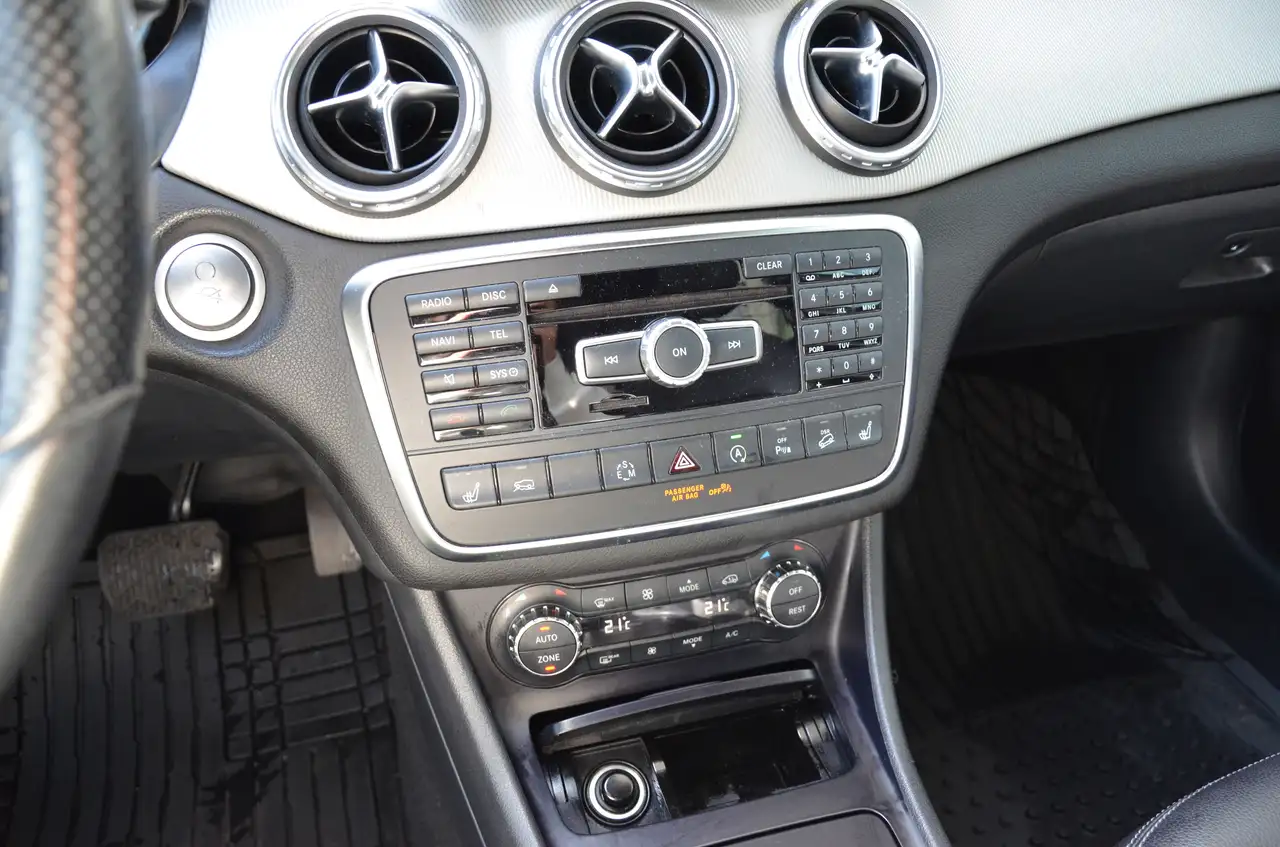 Mercedes-Benz GLA снимка Mercedes-Benz GLA