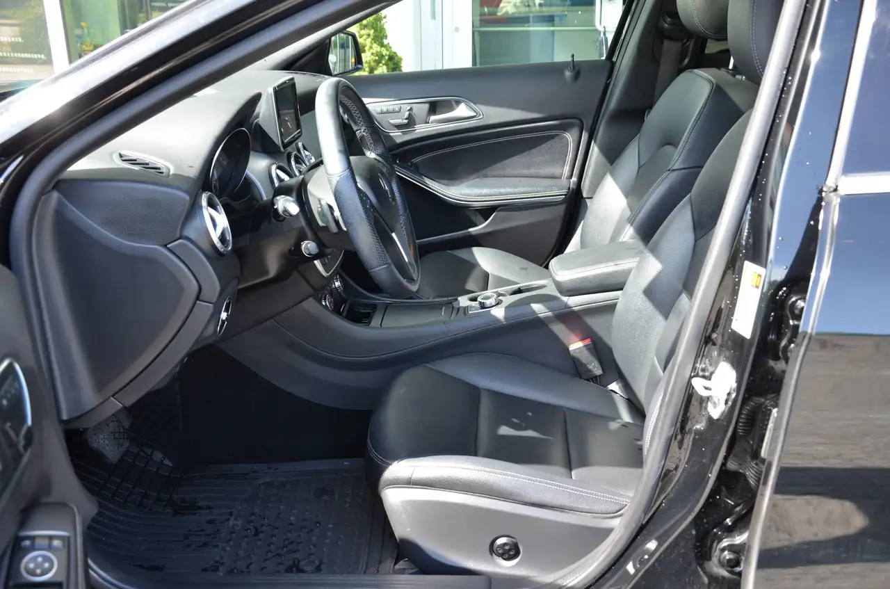 Mercedes-Benz GLA снимка Mercedes-Benz GLA