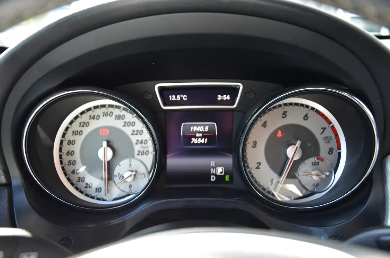 Mercedes-Benz GLA снимка Mercedes-Benz GLA