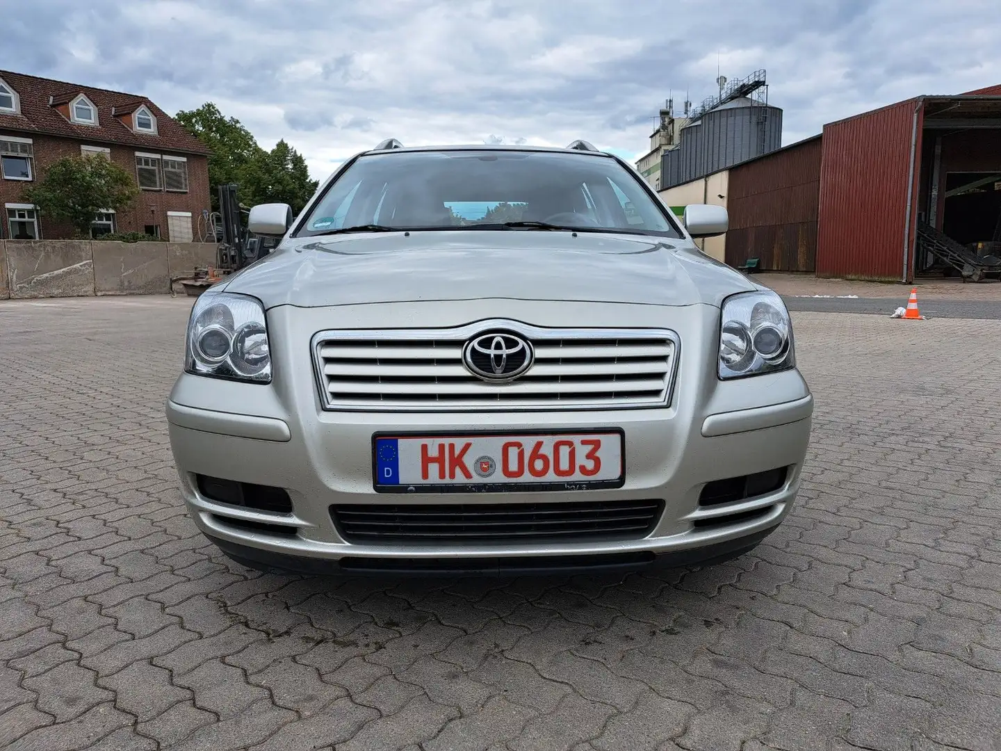 Toyota Avensis Kombi 1.8 Sol Automatik Silber - 2