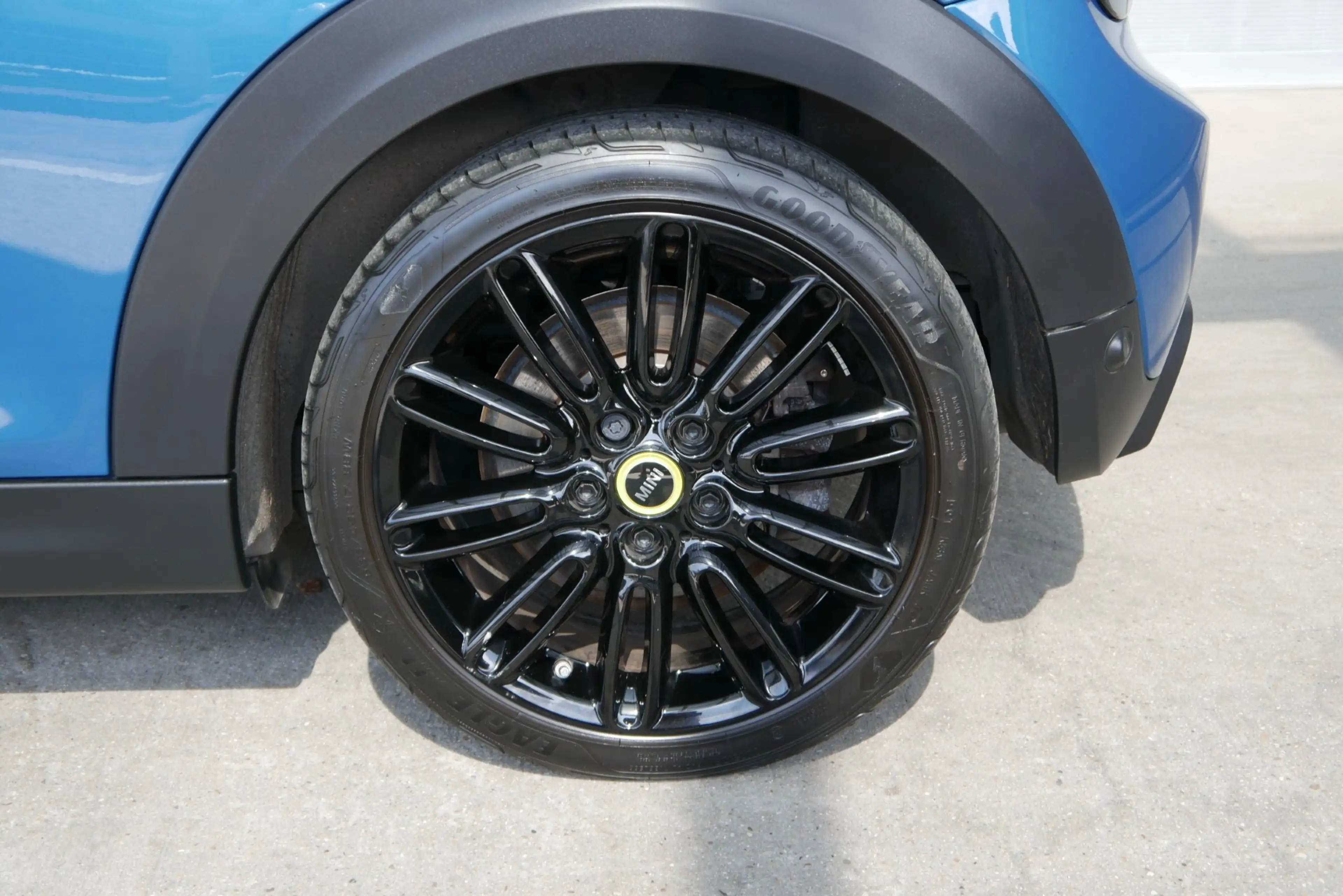 MINI Cooper SE *Paket Chili/Navi/Schiebedach/LED/H&K Sound/RFK* — photo 4