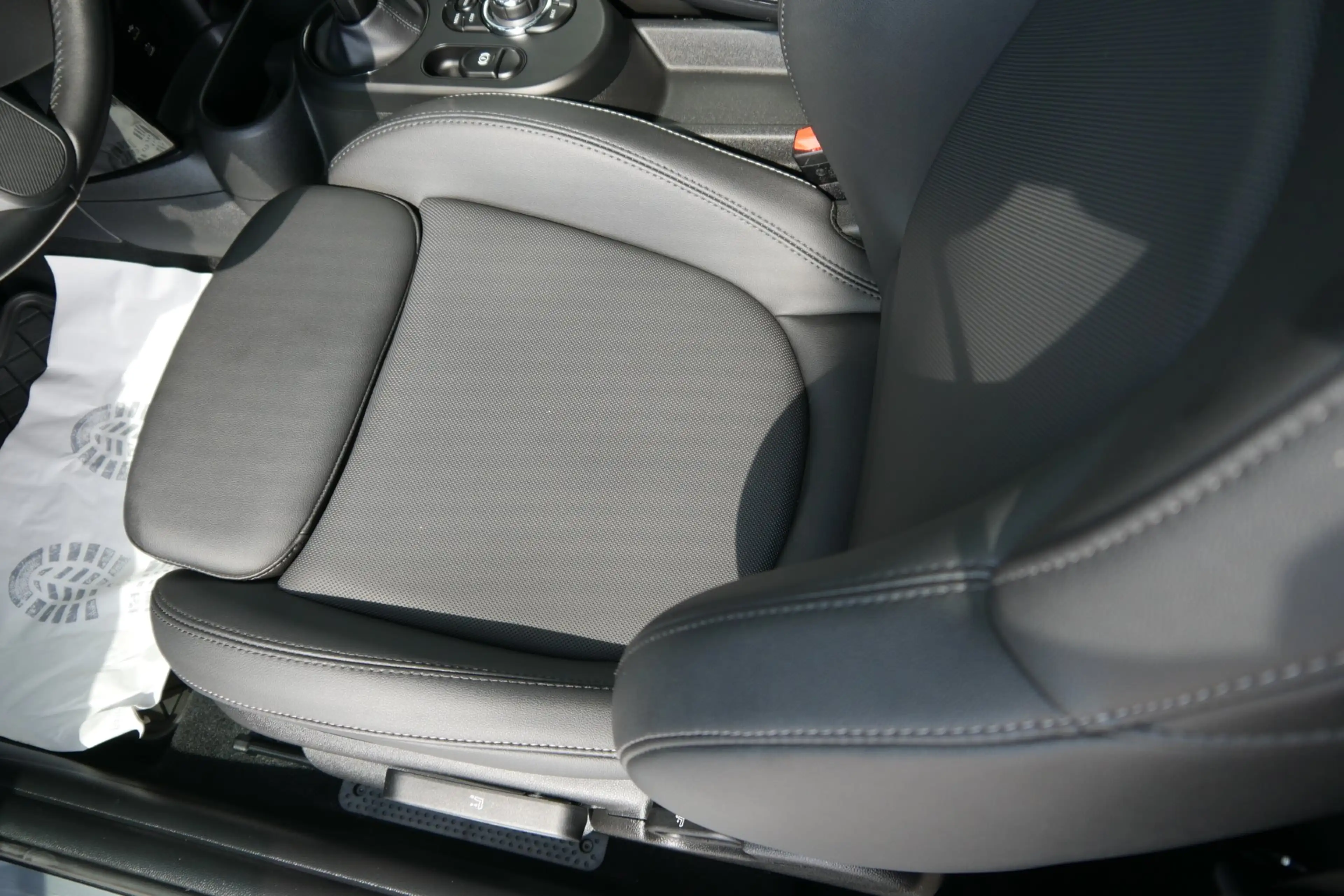 MINI Cooper SE *Paket Chili/Navi/Schiebedach/LED/H&K Sound/RFK* — photo 9