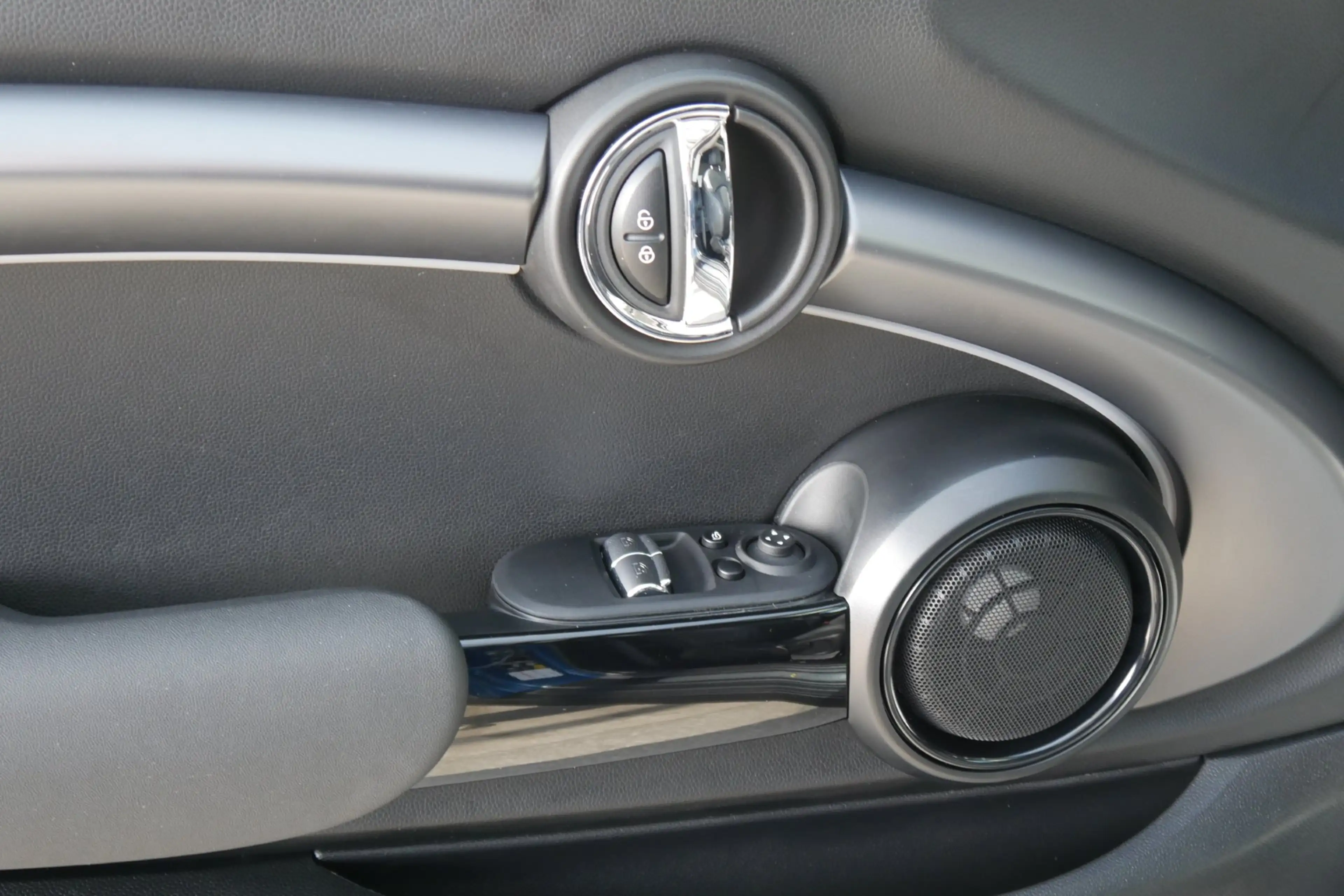 MINI Cooper SE *Paket Chili/Navi/Schiebedach/LED/H&K Sound/RFK* — photo 7