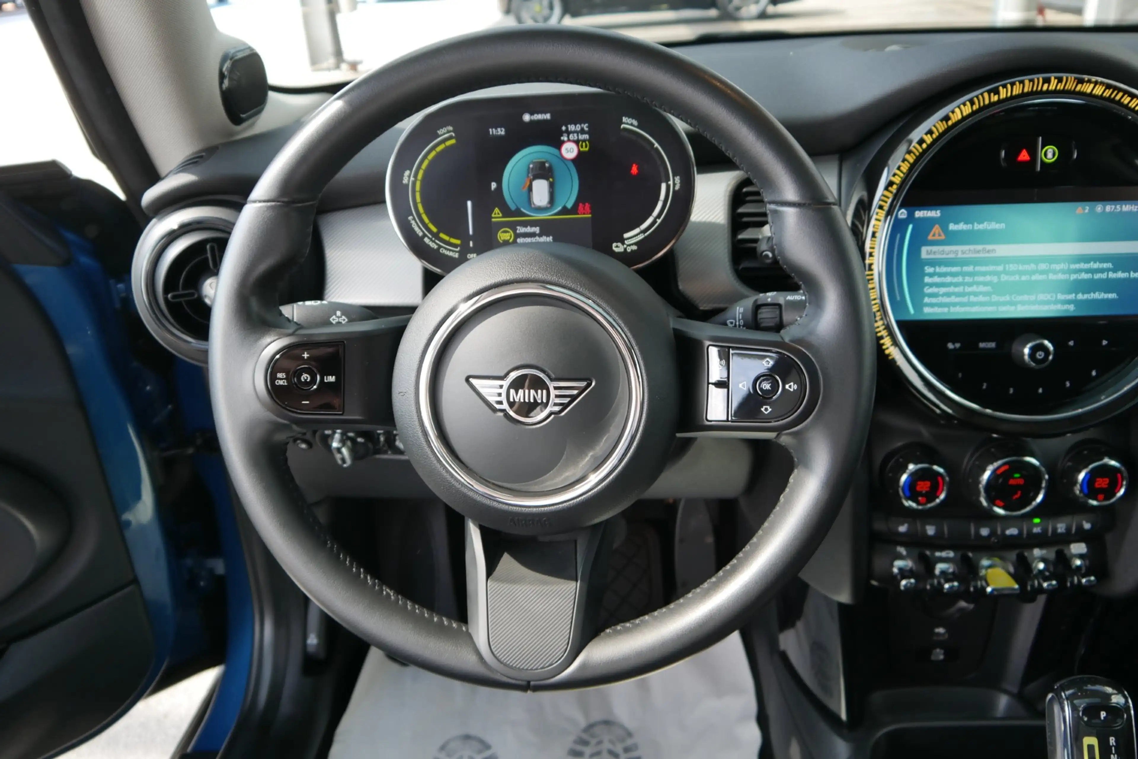 MINI Cooper SE *Paket Chili/Navi/Schiebedach/LED/H&K Sound/RFK* — photo 12
