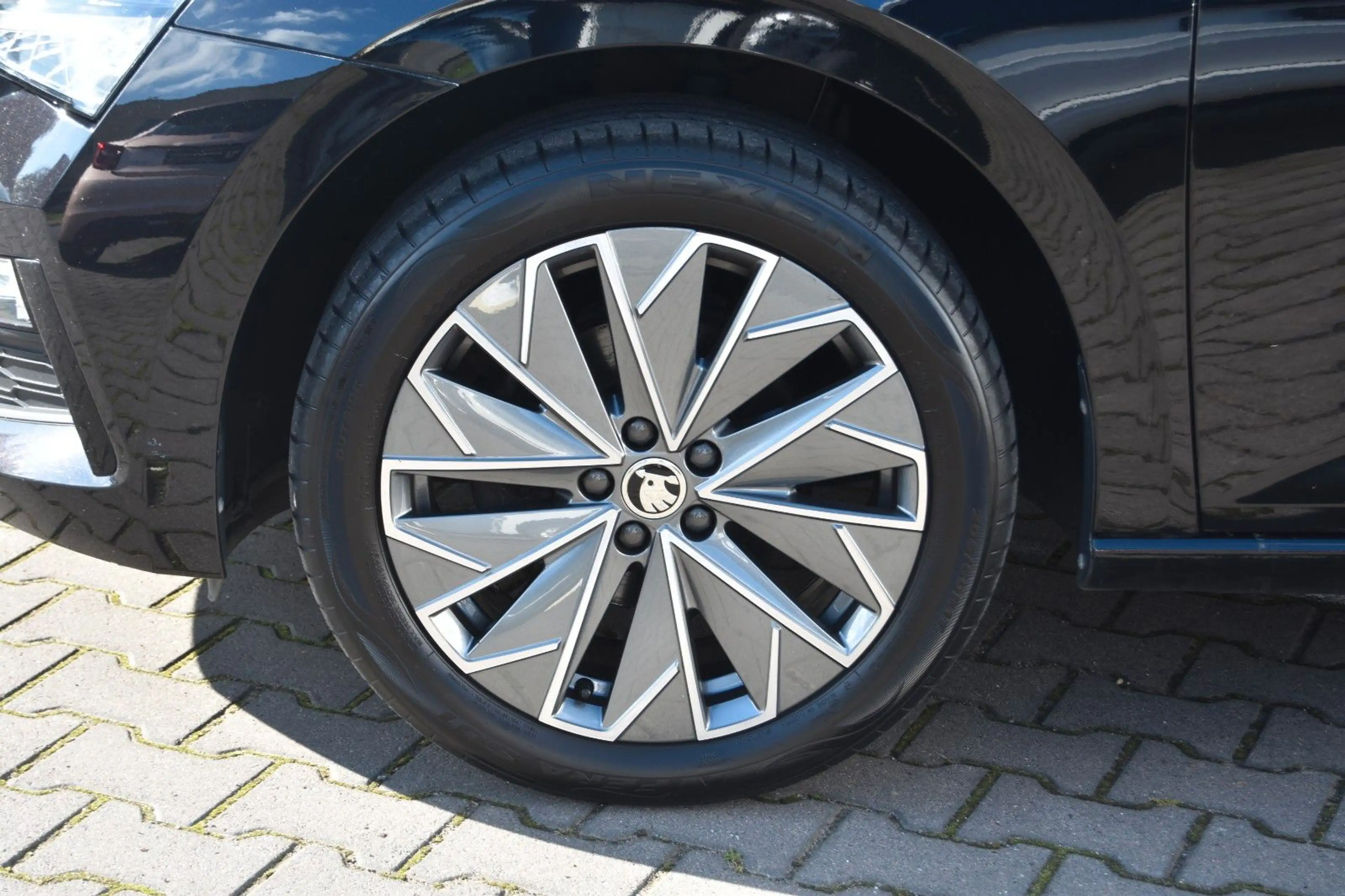 Skoda Scala Tour TSI LED/NAVI/SHZ/LKRh/RCAM — photo 8