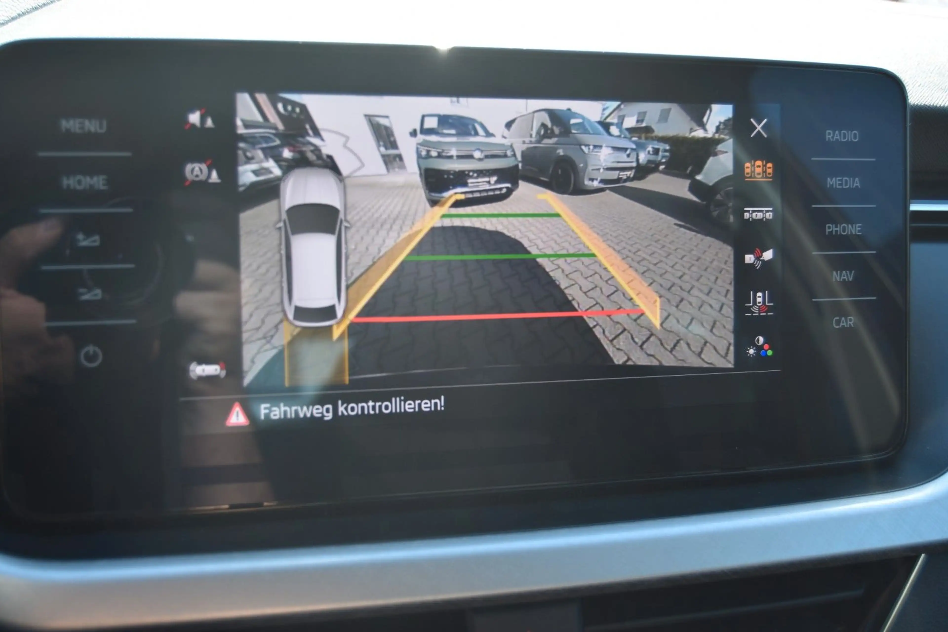 Skoda Scala Tour TSI LED/NAVI/SHZ/LKRh/RCAM — photo 13