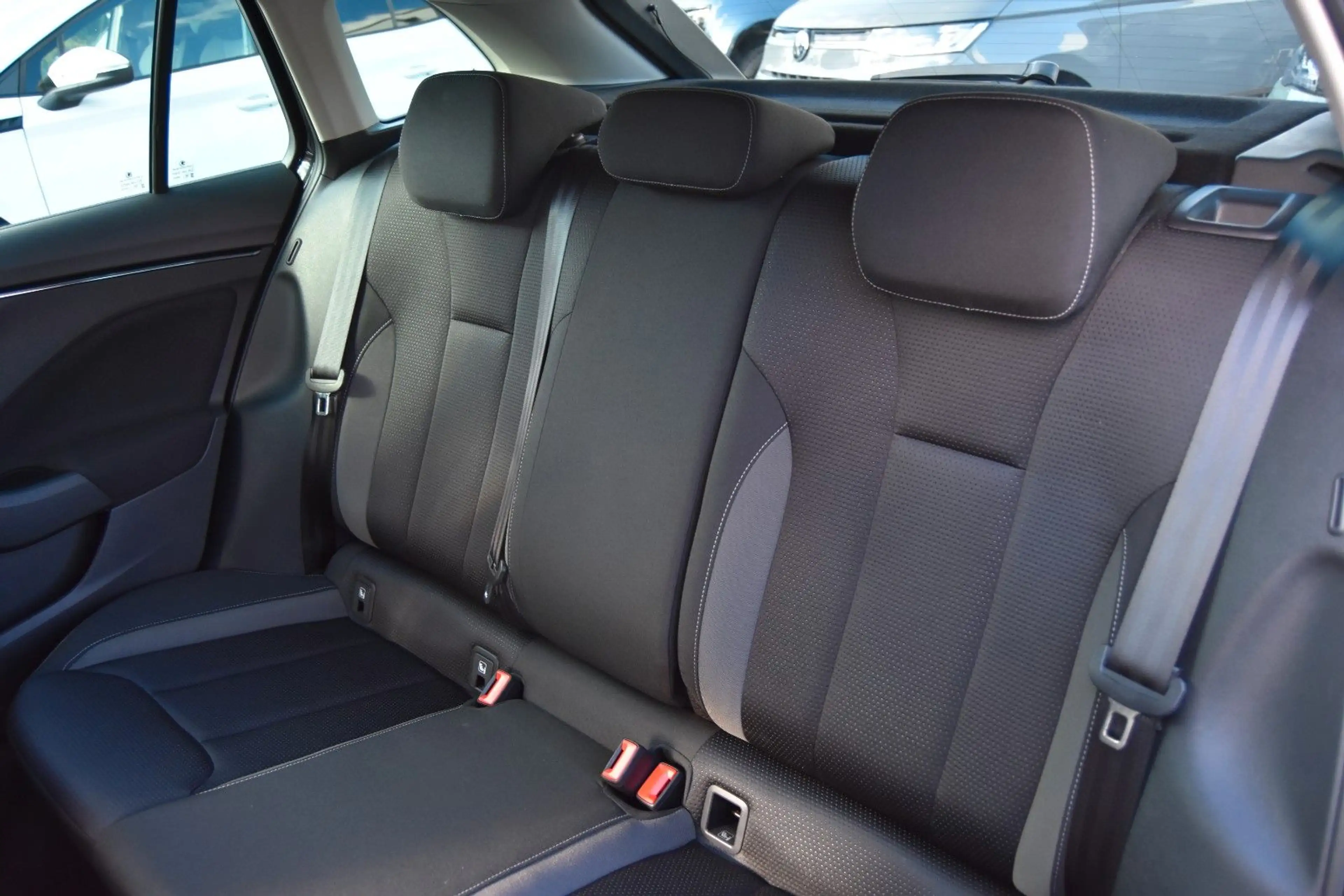 Skoda Scala Tour TSI LED/NAVI/SHZ/LKRh/RCAM — photo 11