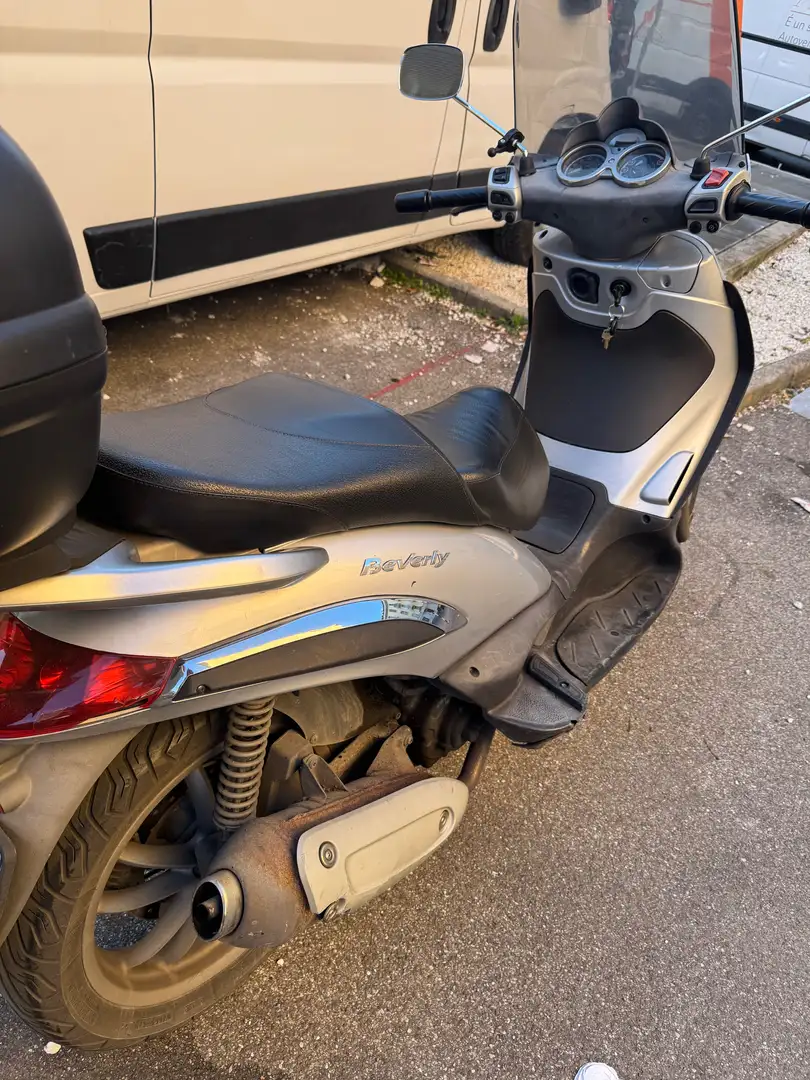 Piaggio Beverly 250 Plateado - 2