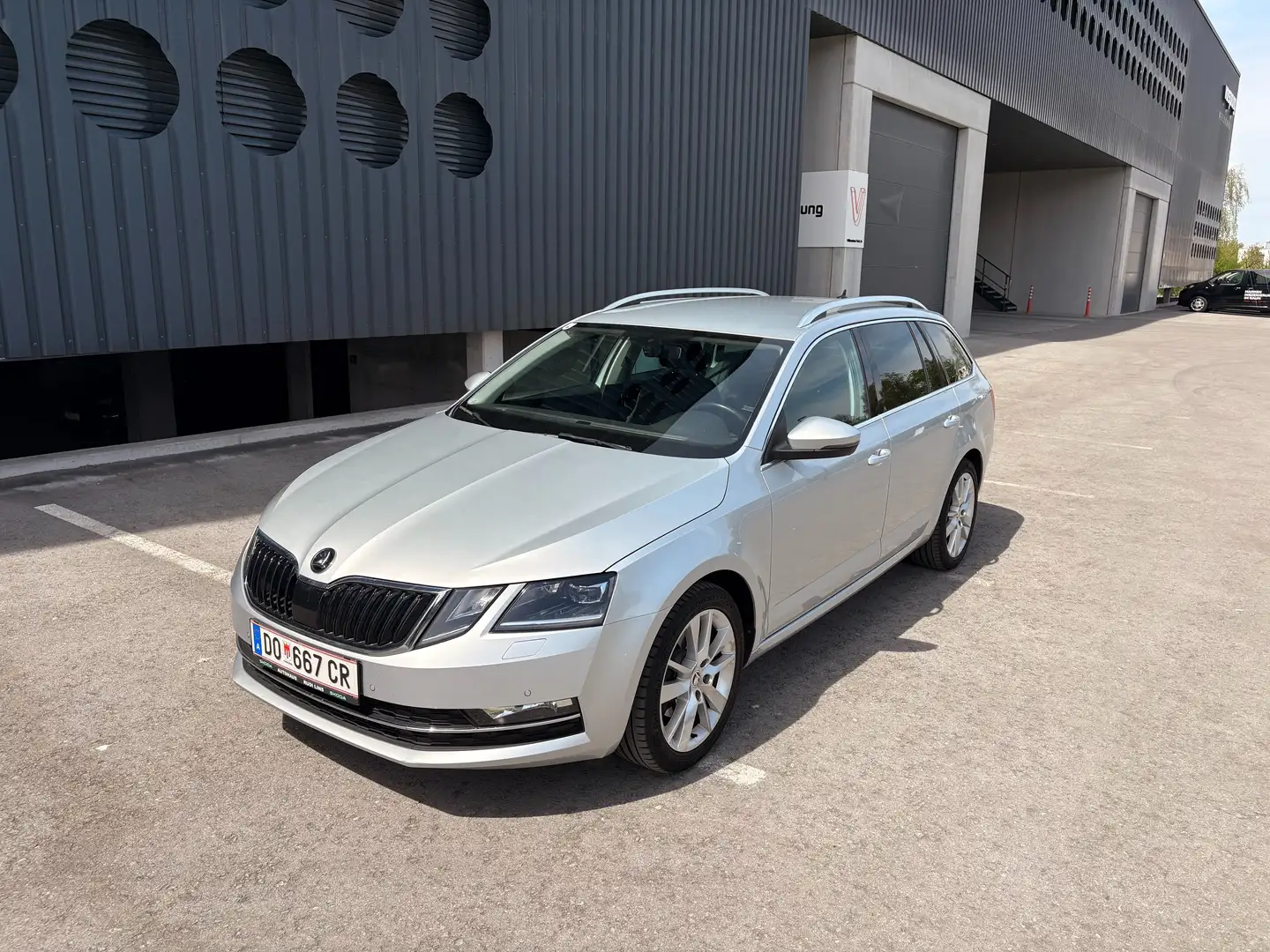 Skoda Octavia Octavia Combi 2,0 TDI Style Limited DSG Silber - 1