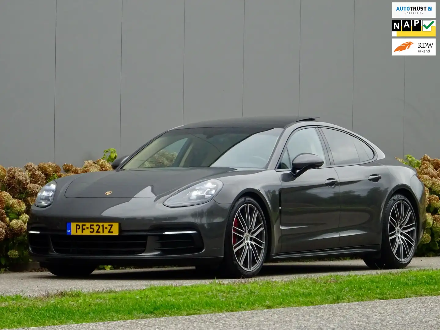 Porsche Panamera 3.0 4 Executive 331pk Sport /// 2x Panorama // NL- Grijs - 1