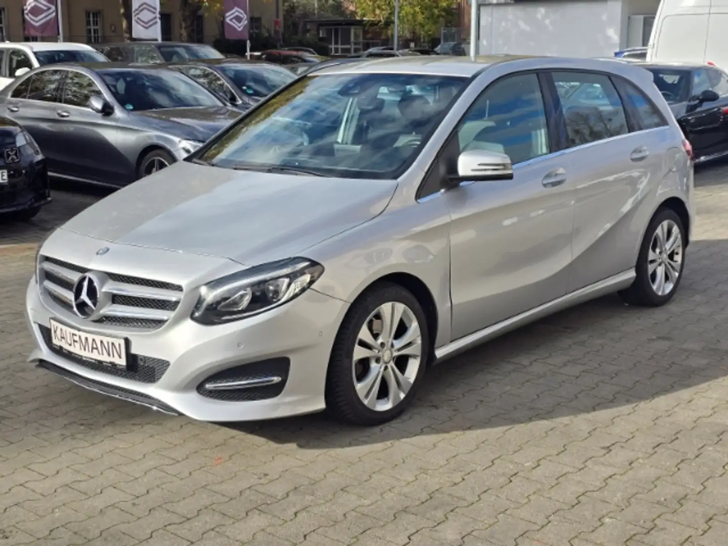 Mercedes-Benz B 180 Edition Navi LED Klimaautom Fahrerprofil SHZ Keyle Zilver - 1