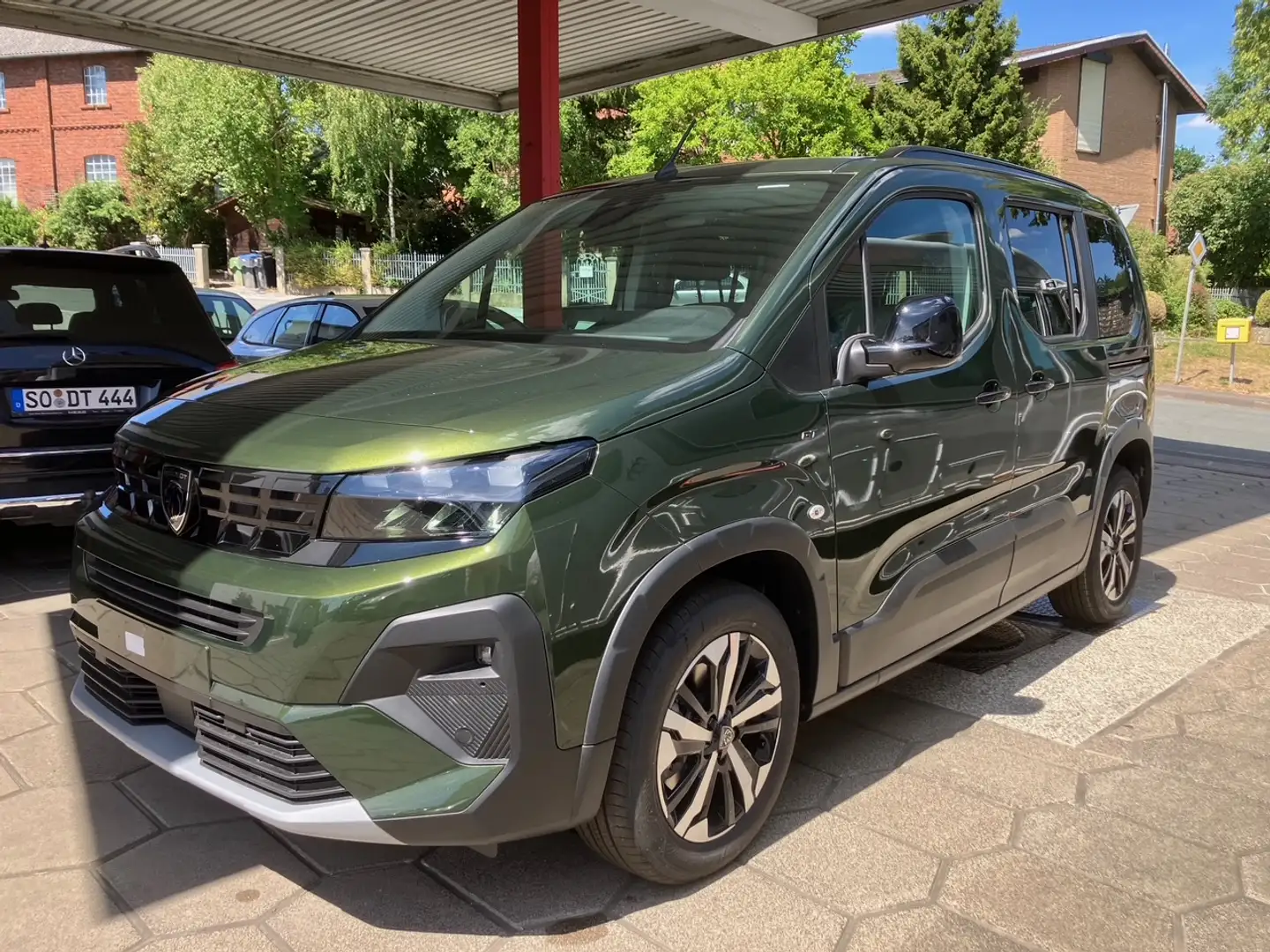 Peugeot Rifter 1.5 Blue HDI 130 EAT8 L1 GT SHZ AHK Vorbereitung Grün - 1
