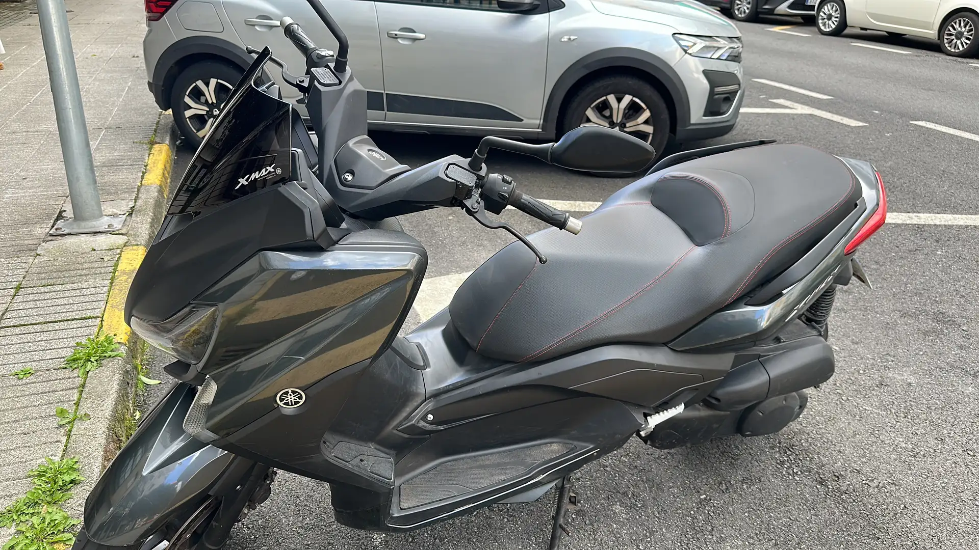 Yamaha X-Max 250 Gris - 2