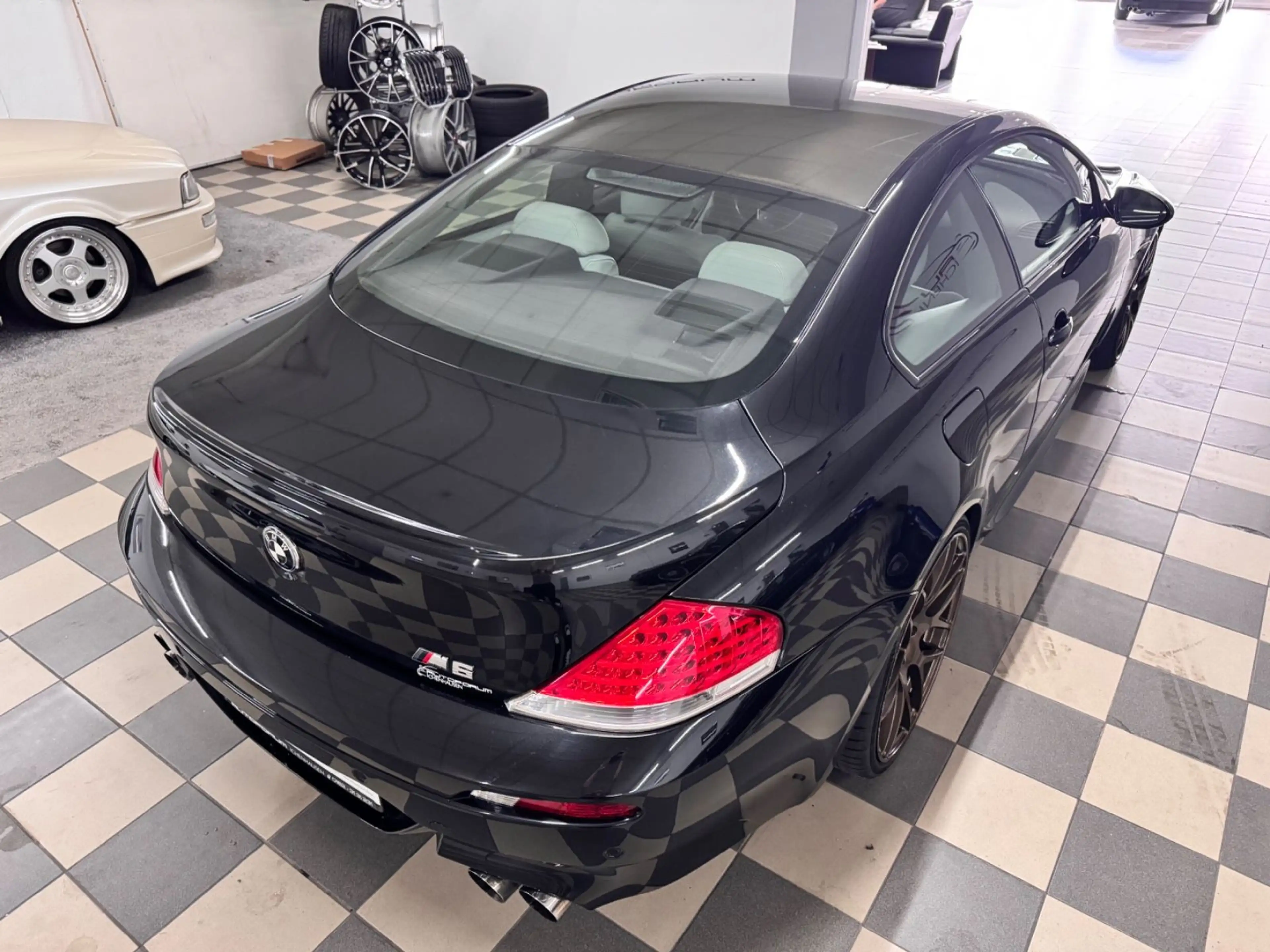 BMW M6 Coupe V10 — photo 11