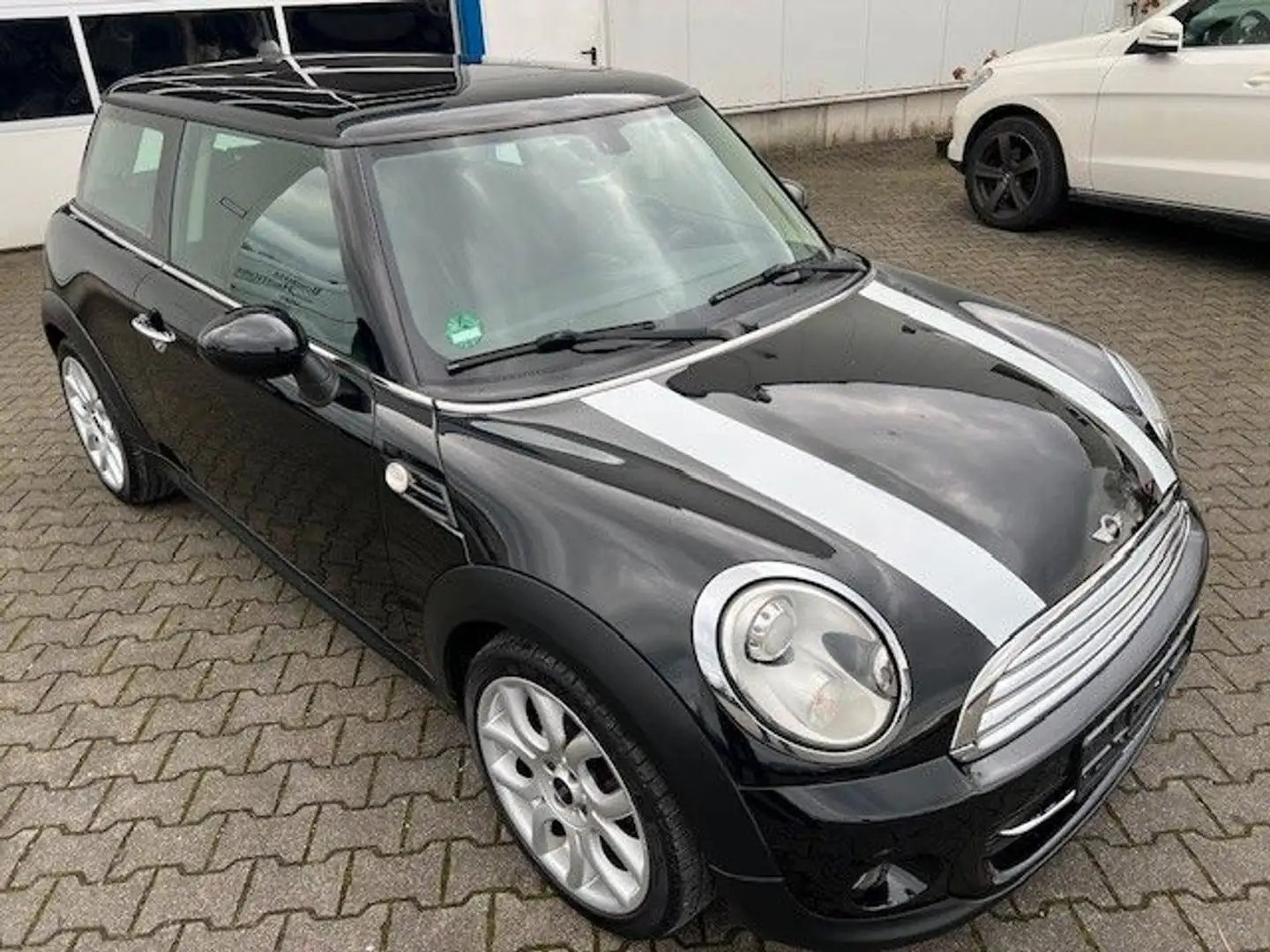 MINI Cooper Mini Cooper 1.6 Panorama Navi Xenon Leder Noir - 1