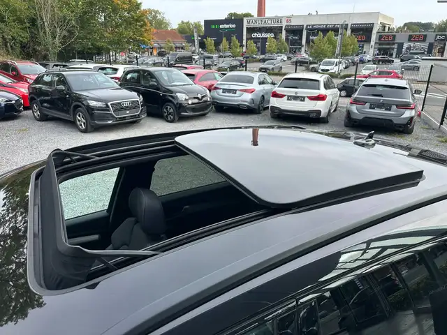 Audi Q5 view 3