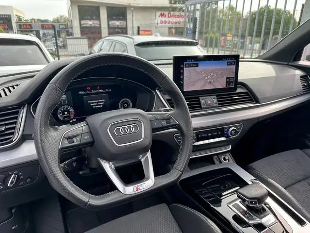 Audi Q5 view 8