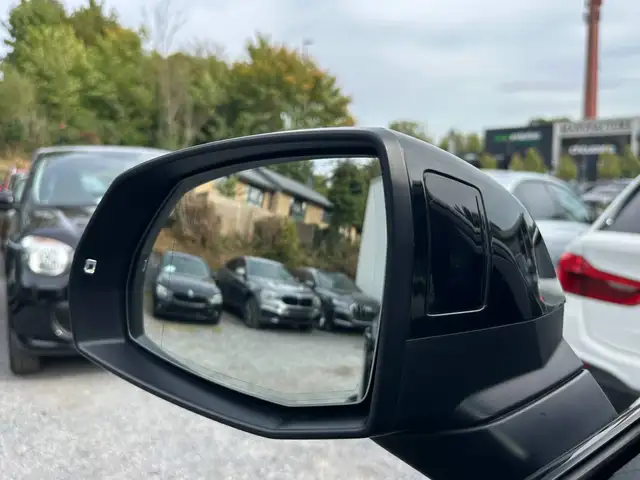 Audi Q5 view 9