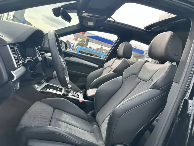Audi Q5 view 10