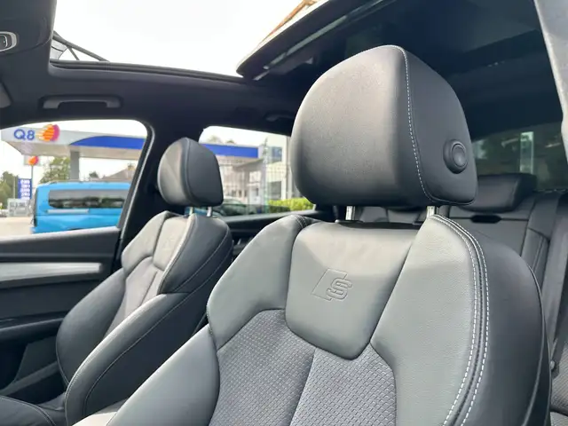 Audi Q5 view 11