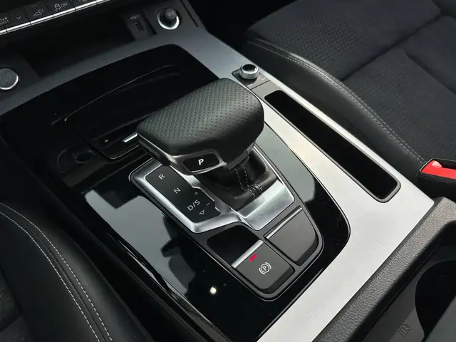 Audi Q5 view 18