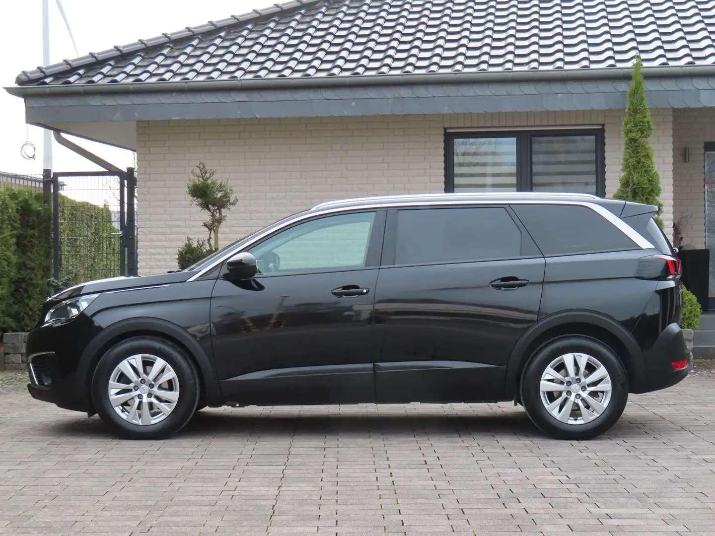 Peugeot 5008 Active *1. Hand / MwSt. ausweisbar* Schwarz - 2