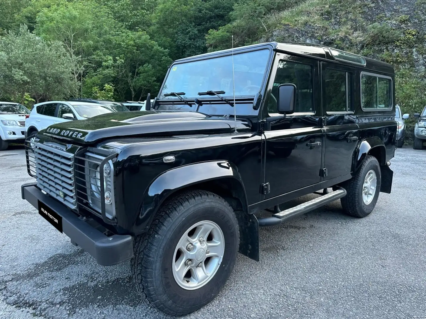 Land Rover Defender 110 SW SE Negro - 2