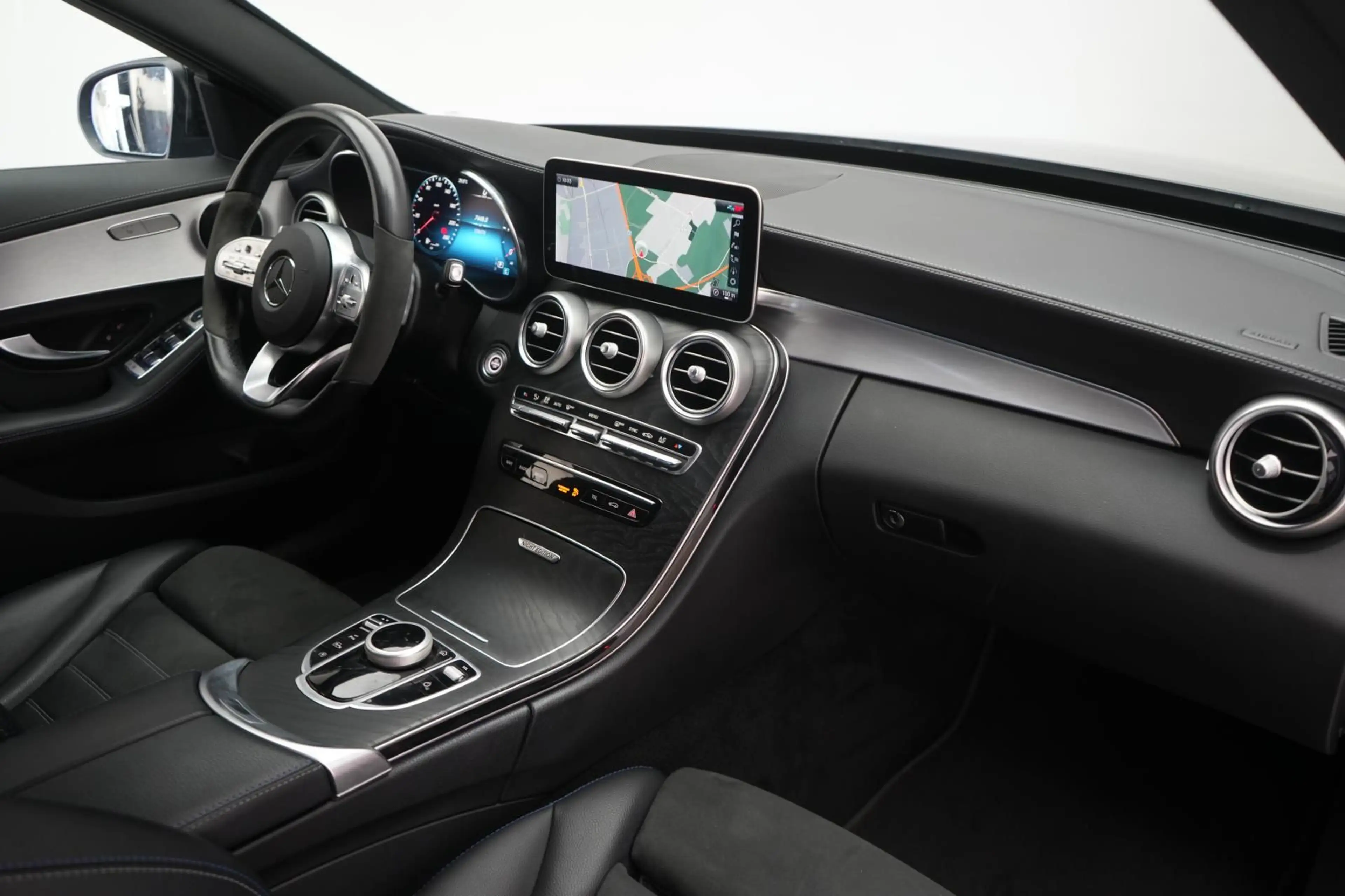 Mercedes-Benz C 220 d AMG T 9G-Tronic Night Edition — photo 8