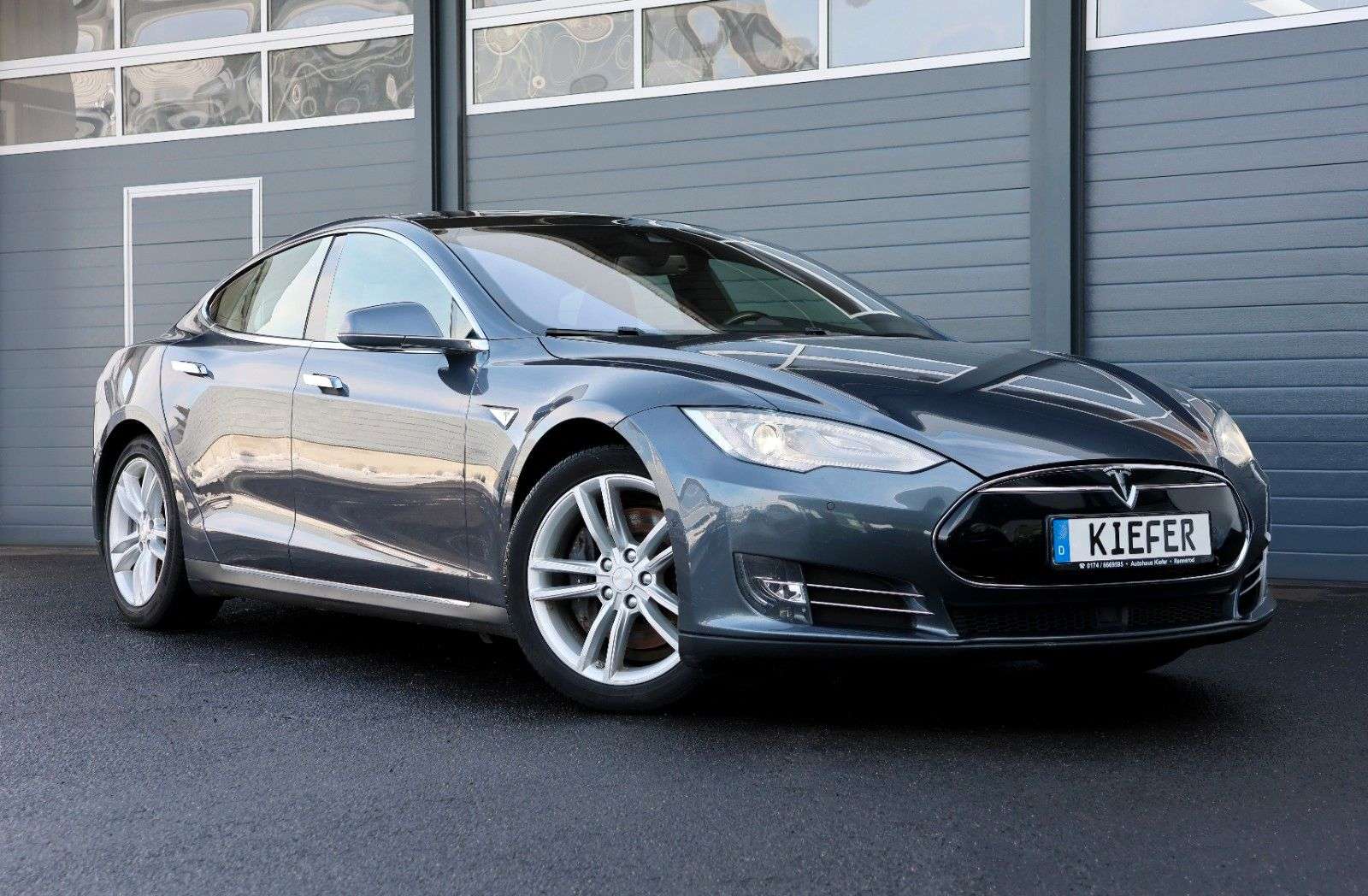 Second hand Tesla Model S electro