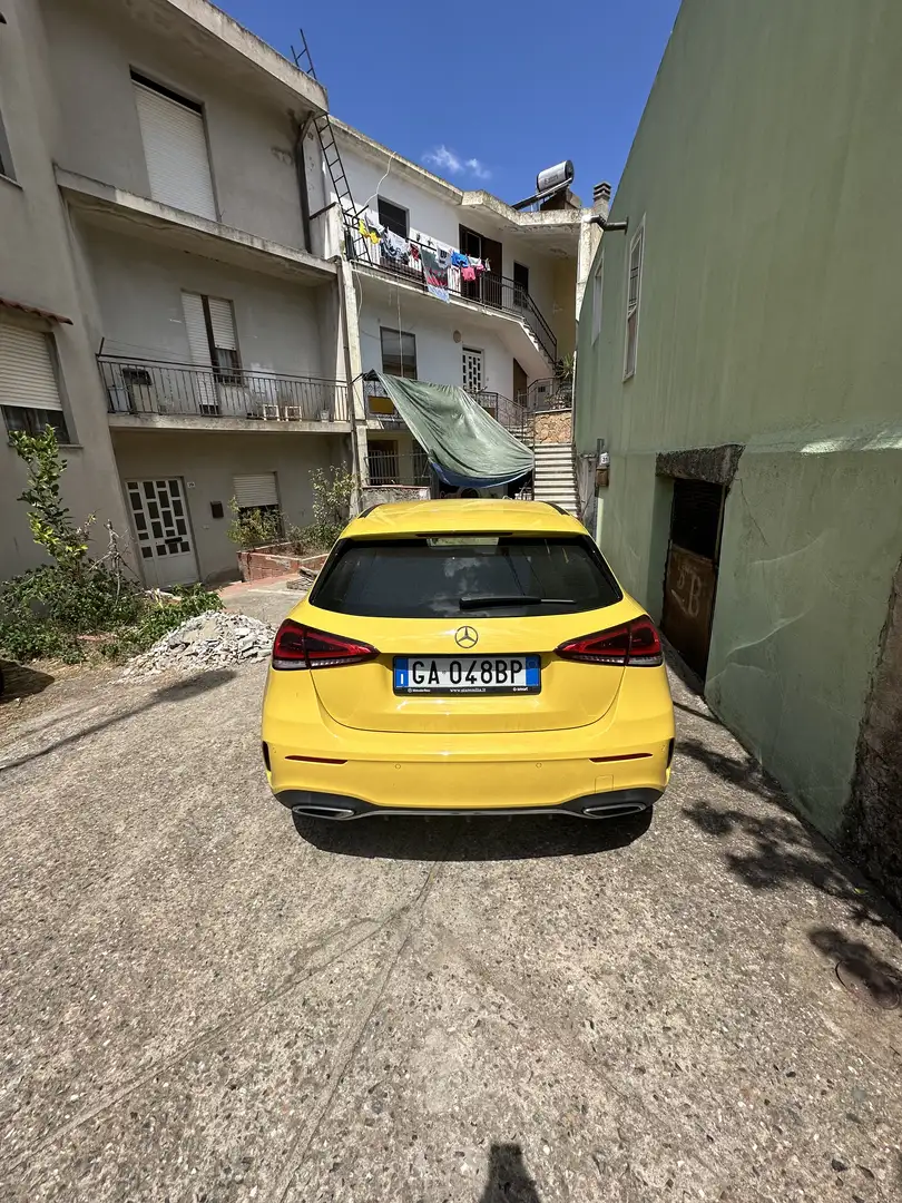 Mercedes-Benz 180 premium allestimento AMG Giallo - 2