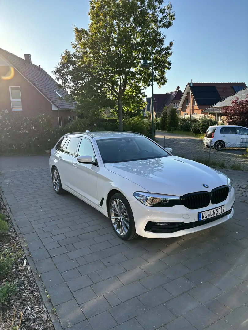 BMW 520 d HUD*Sport*ParkSys* Weiß - 1