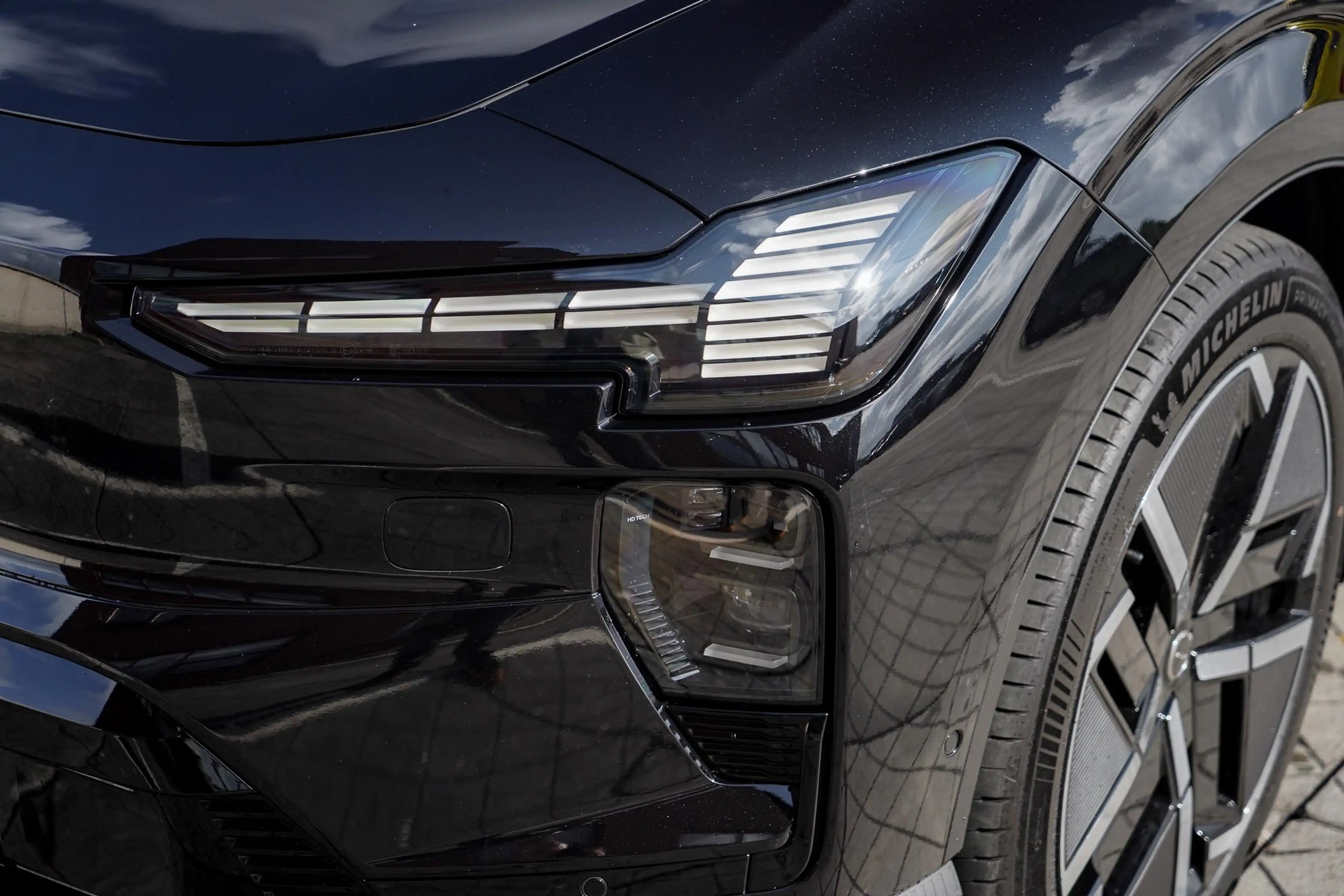 Volvo EX60 P10 AWD Ultra 95 kWh 660Km Range | Bowers&Wilkins — photo 4