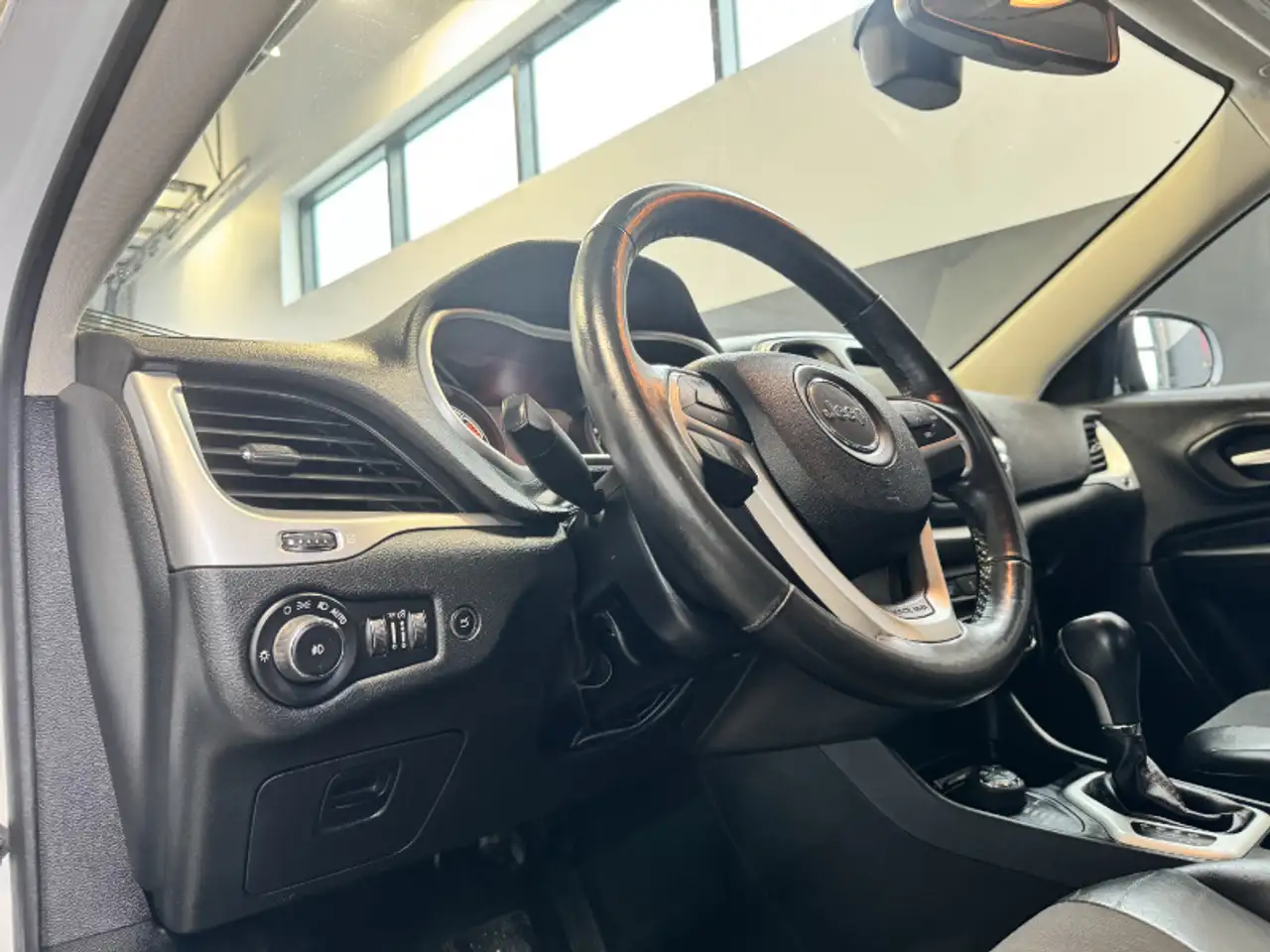 Jeep Cherokee снимка Jeep Cherokee