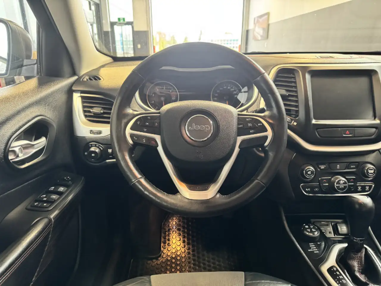 Jeep Cherokee снимка Jeep Cherokee