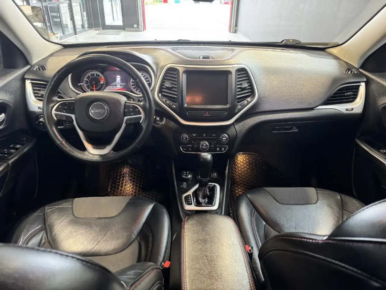 Jeep Cherokee снимка Jeep Cherokee