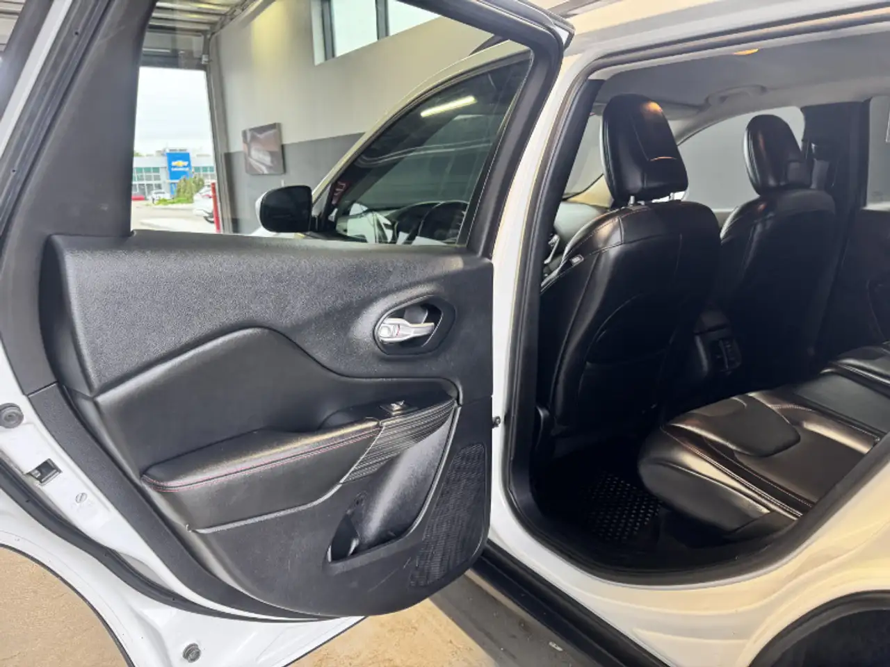 Jeep Cherokee снимка Jeep Cherokee