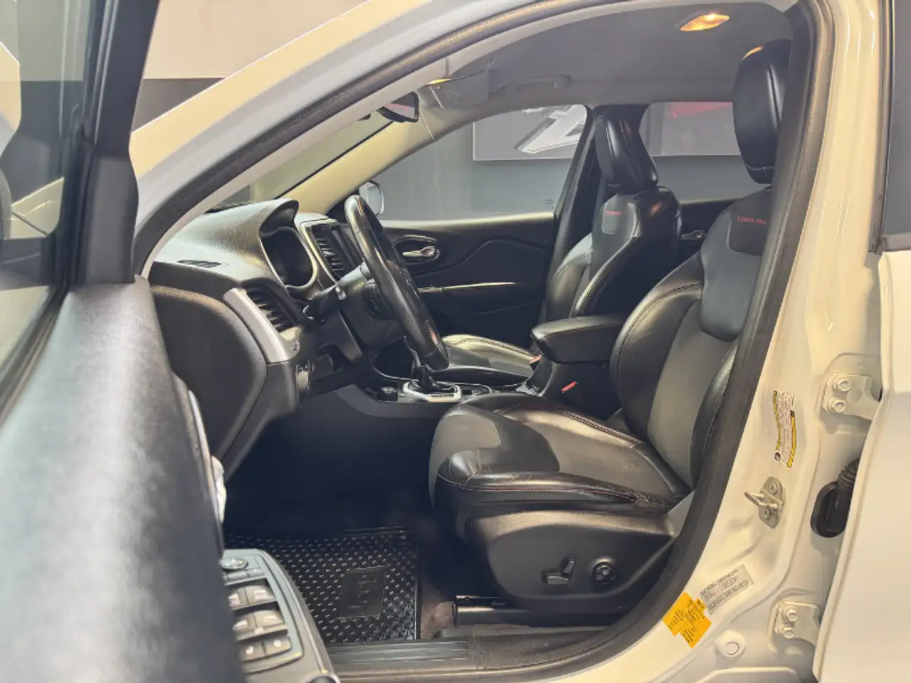Jeep Cherokee снимка Jeep Cherokee