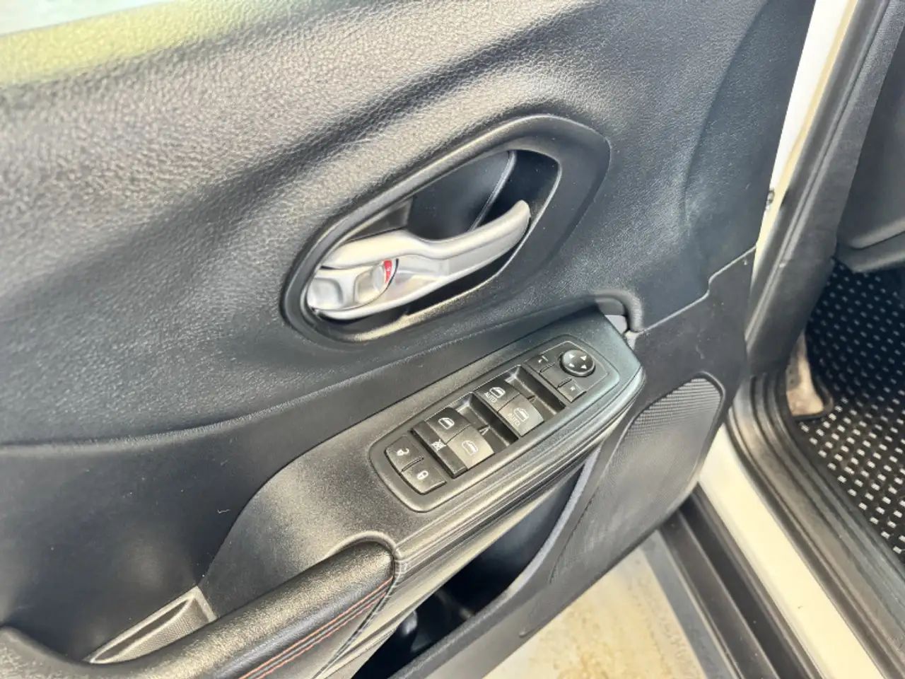 Jeep Cherokee снимка Jeep Cherokee
