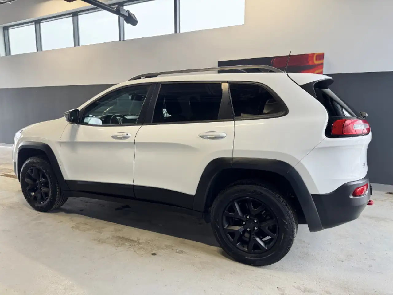 Jeep Cherokee снимка Jeep Cherokee