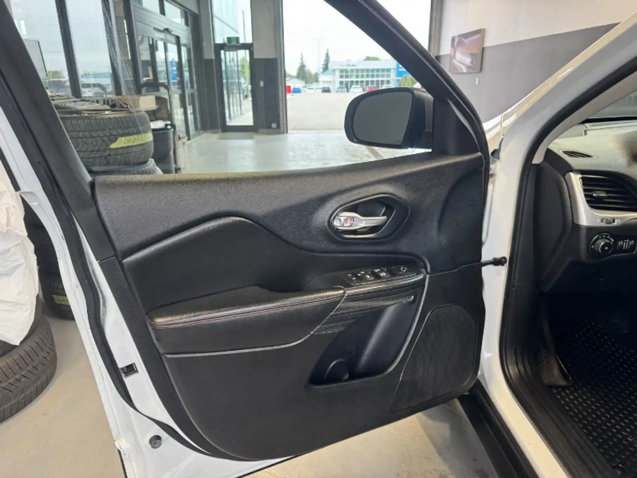 Jeep Cherokee снимка Jeep Cherokee
