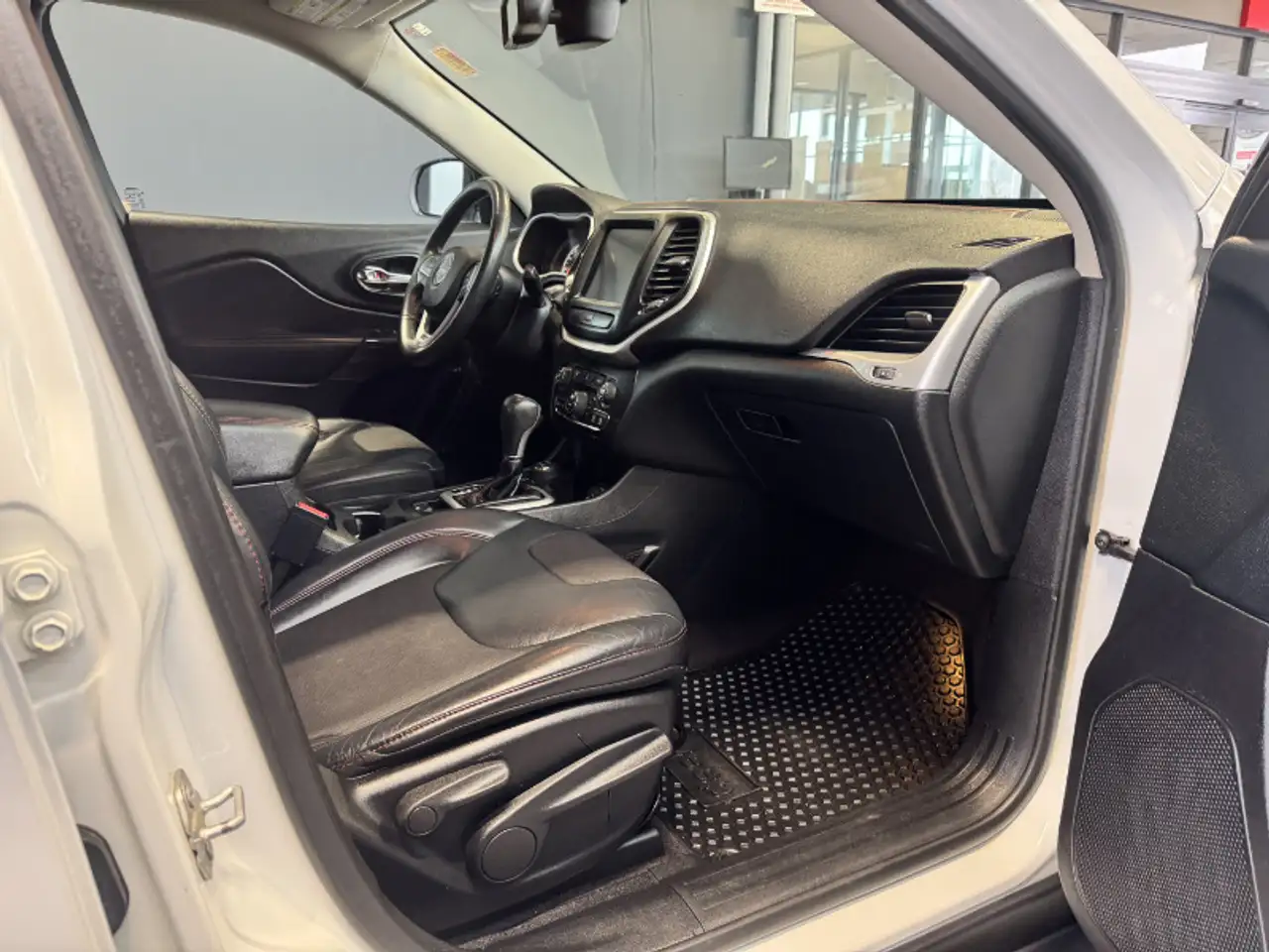 Jeep Cherokee снимка Jeep Cherokee