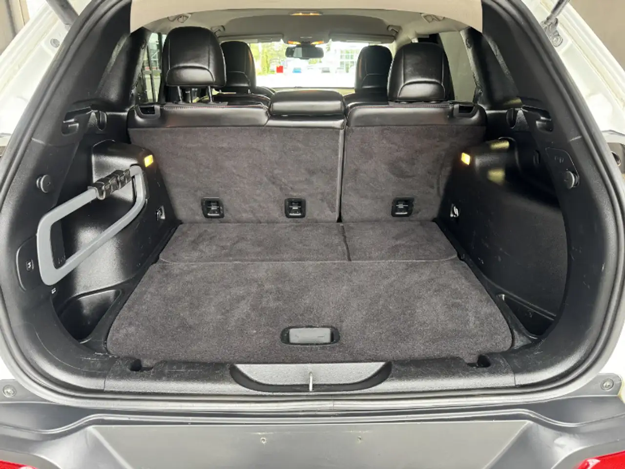 Jeep Cherokee снимка Jeep Cherokee
