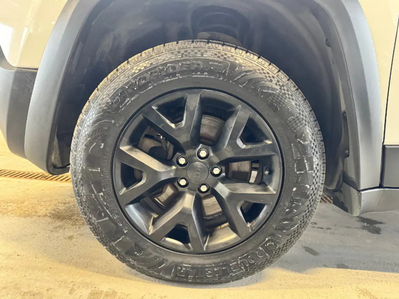 Jeep Cherokee снимка Jeep Cherokee