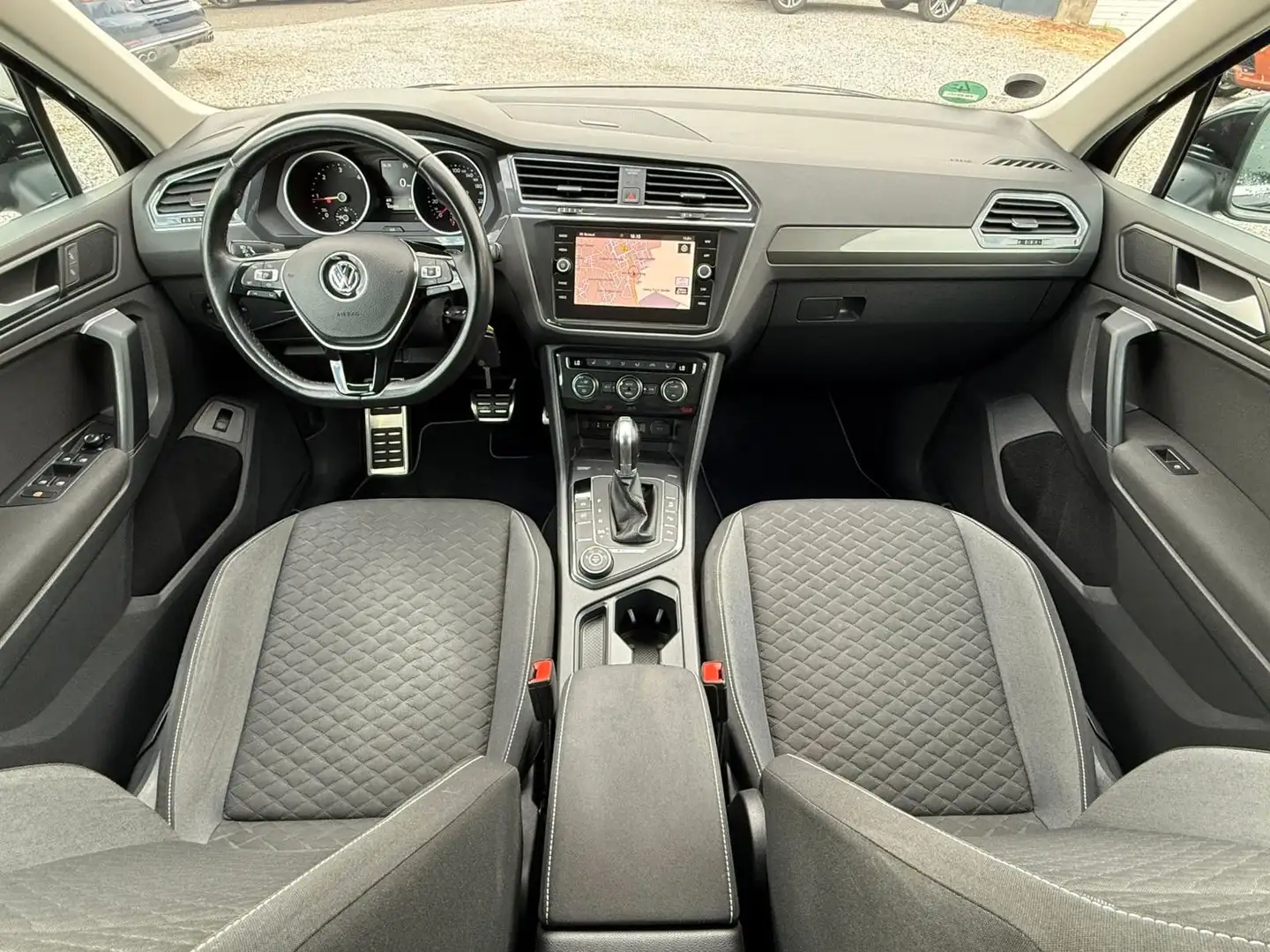 Volkswagen Tiguan Join TDI 4Motion+NAVI+LED+AHK+SHZ+KAMERA Zwart - 2