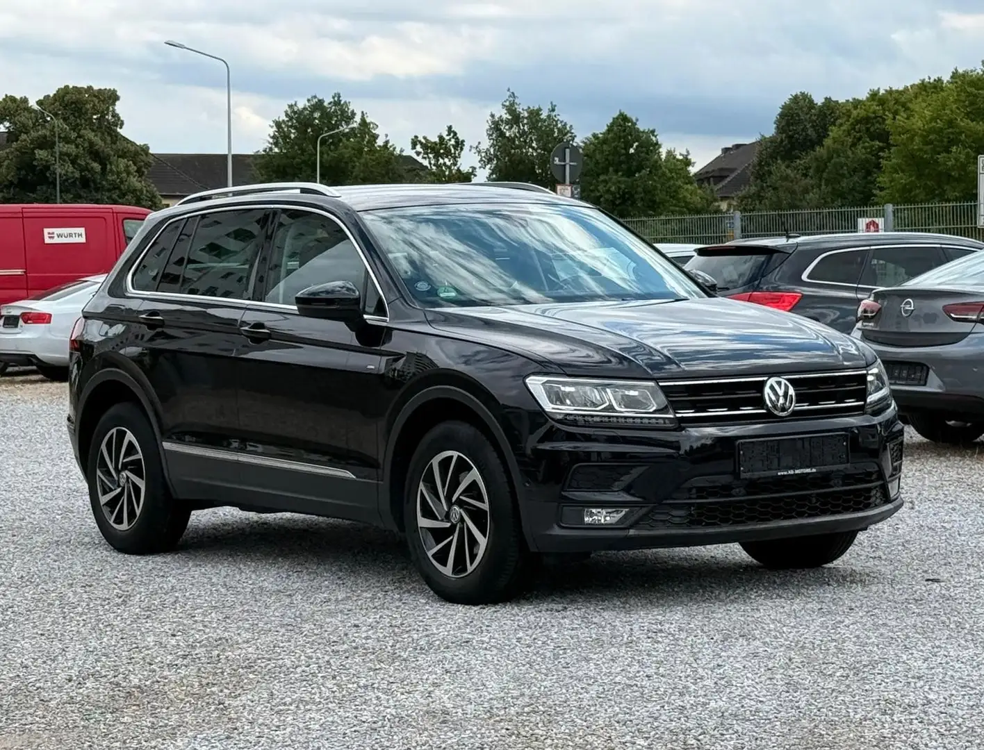 Volkswagen Tiguan Join TDI 4Motion+NAVI+LED+AHK+SHZ+KAMERA Zwart - 1
