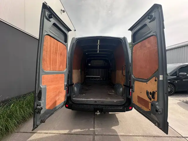 Opel Movano view 5