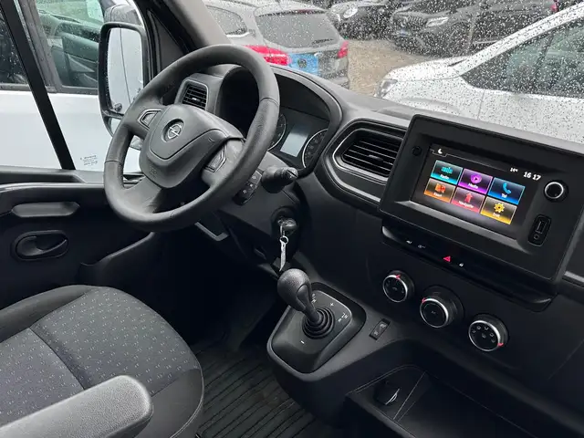 Opel Movano view 7