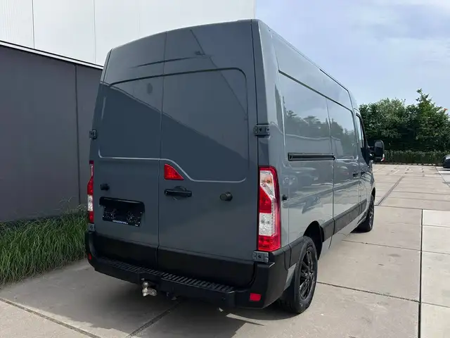 Opel Movano view 3